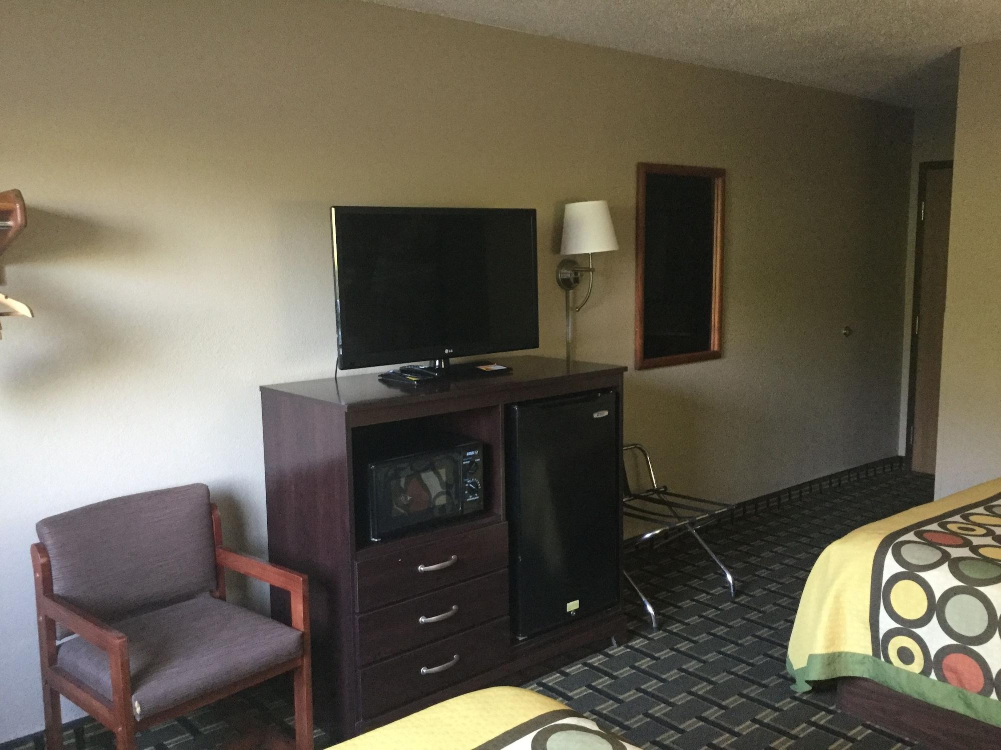 Super 8 By Wyndham Youngstown/Austintown Exterior photo