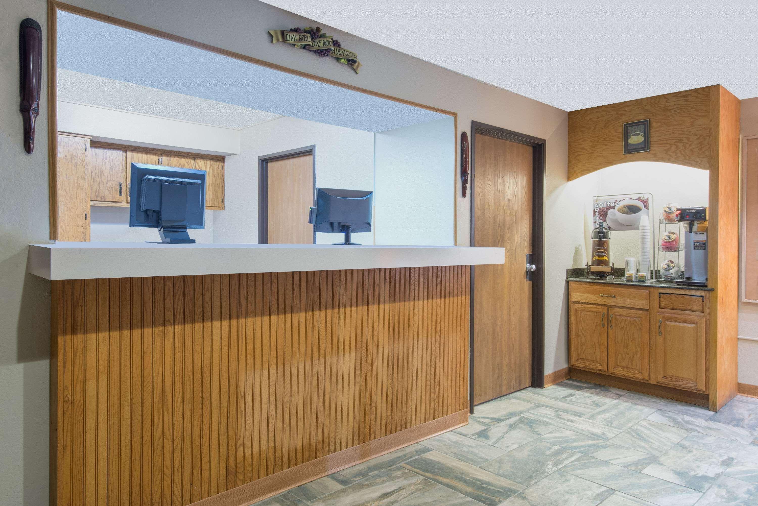 Super 8 By Wyndham Youngstown/Austintown Exterior photo