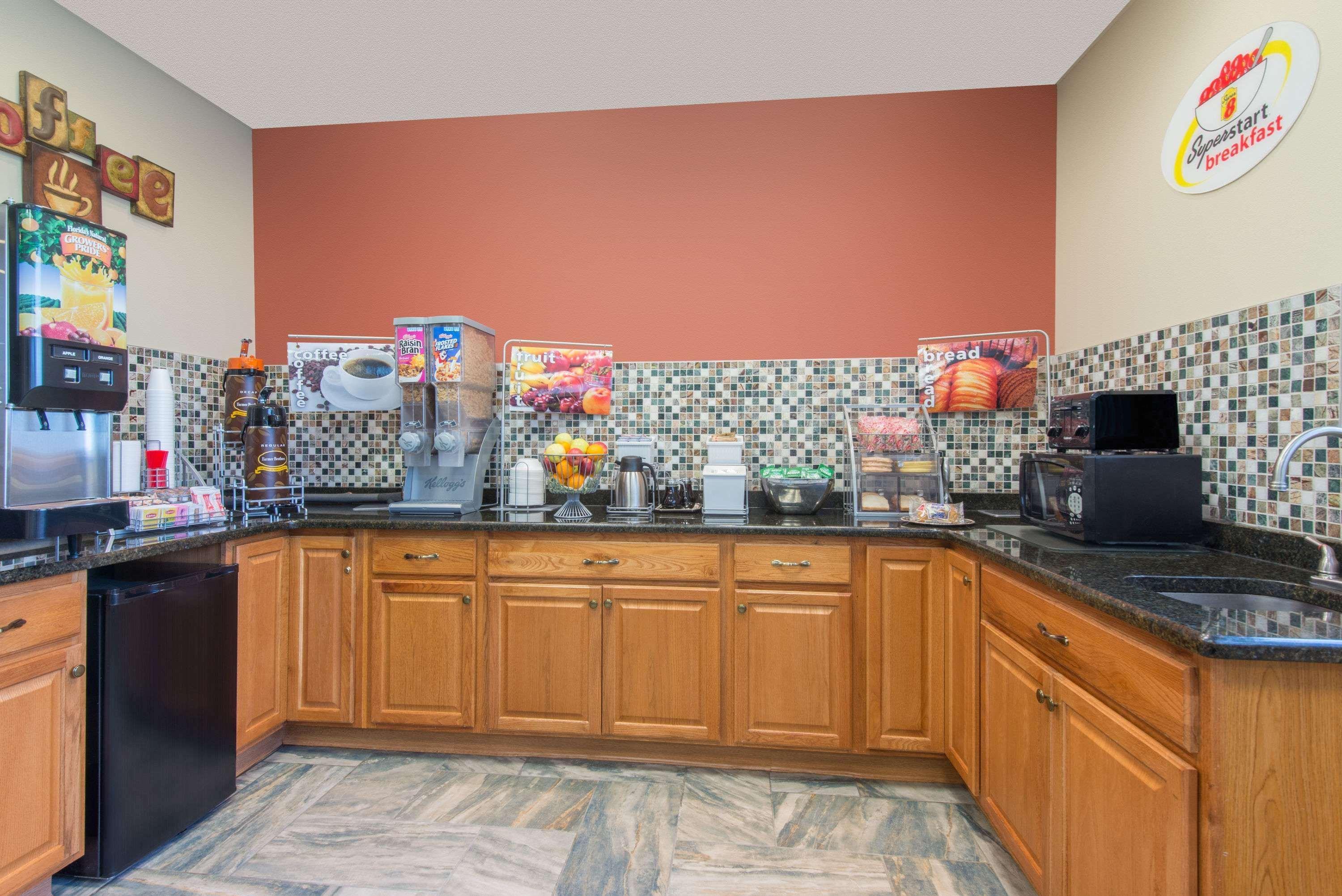 Super 8 By Wyndham Youngstown/Austintown Exterior photo