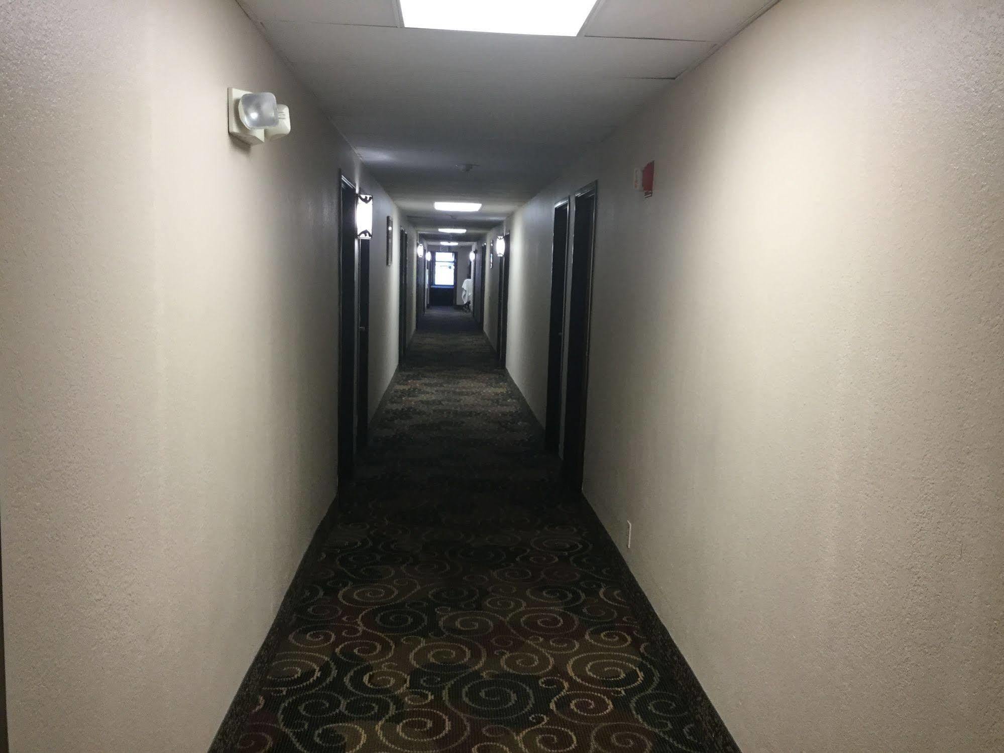 Super 8 By Wyndham Youngstown/Austintown Exterior photo